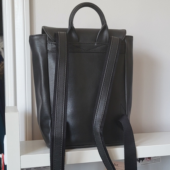 Matt & Nat Black Zippered Backpack - Picture 8 of 10